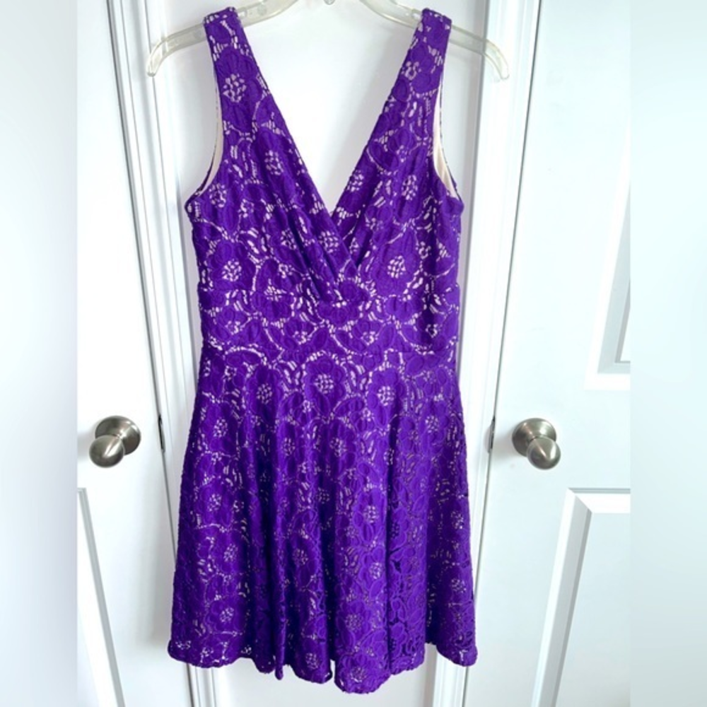 Julian Taylor lace fit & flare dress - sz 6‎